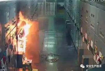 用電安全——值班人員非法進入高壓開關柜，并遭受6kV高壓電擊。