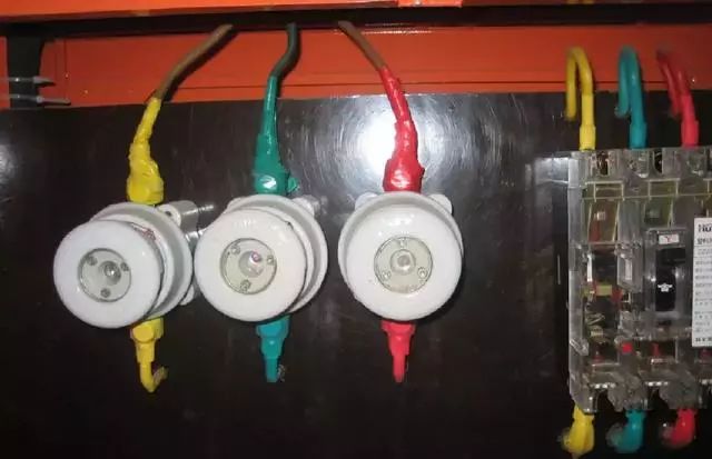 施工現(xiàn)場臨時用電配電箱及開關(guān)箱配置和使用說明，圖示詳圖