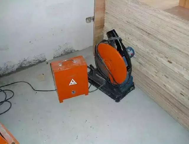 施工現(xiàn)場臨時用電配電箱及開關(guān)箱配置和使用說明，圖示詳圖