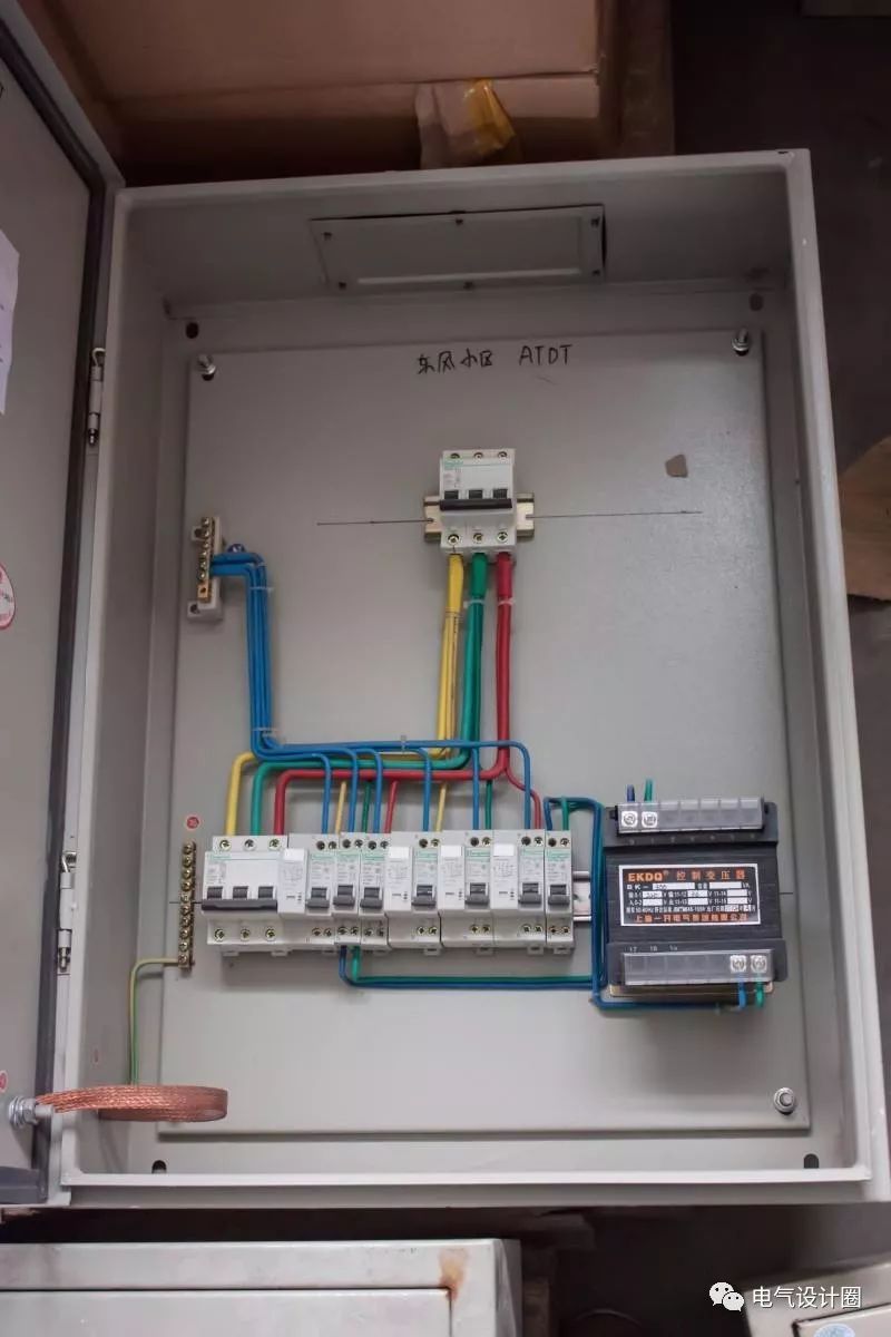 建筑電氣設計中如何確定配電箱體的尺寸？需要使用地圖集
